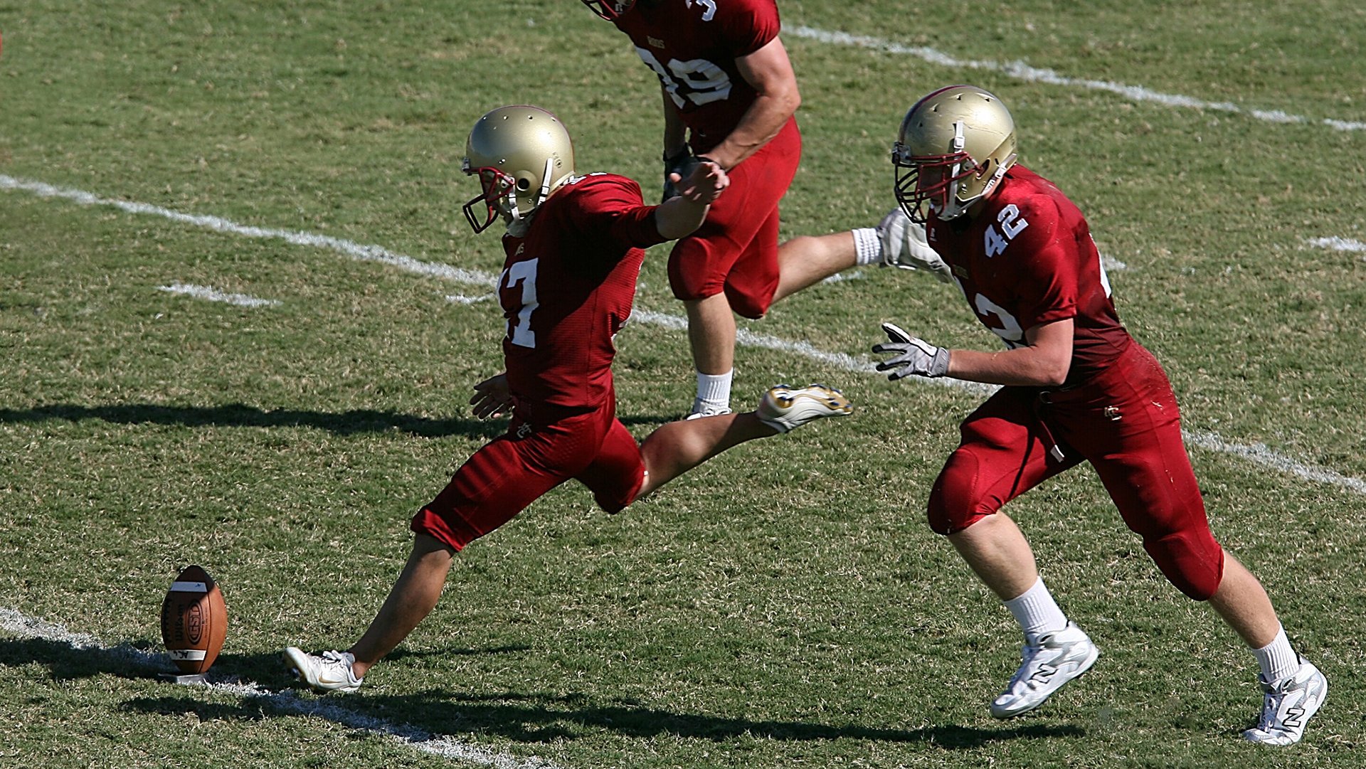 爱游戏igame-中国足球俱乐部引援热潮持续升温，中国足球俱乐部现状